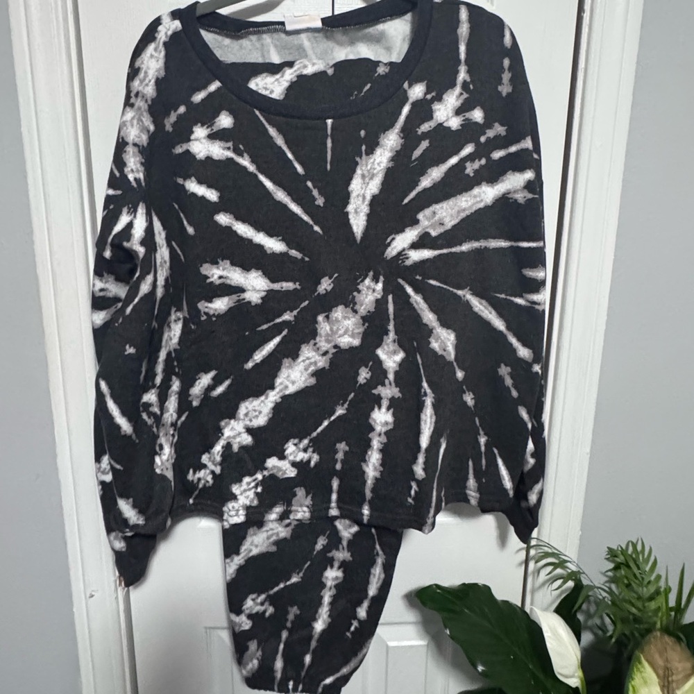 Black and White Tie-Dye Sweater and joggers